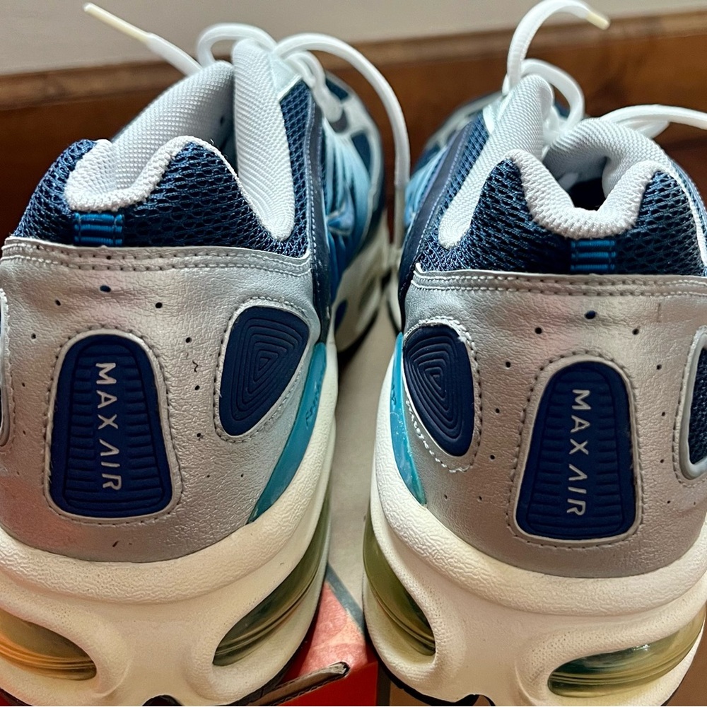 Rare, vintage 2005 Air Max Tailwind